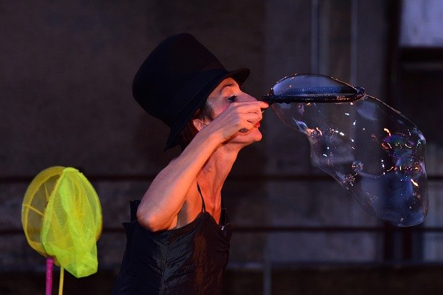 circus skills Workshops for Schools